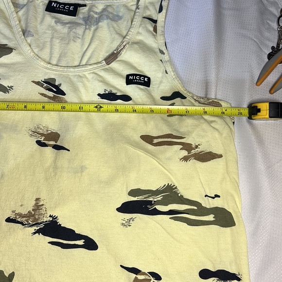 Nicce London Tank Top Muscle shirt Large Asis Light Yellow Camo - Picture 4 of 9